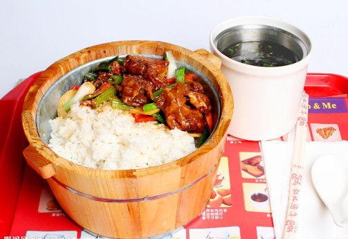 平頂山開一個木桶飯店需要投資多少錢?詳細(xì)算算20萬足夠